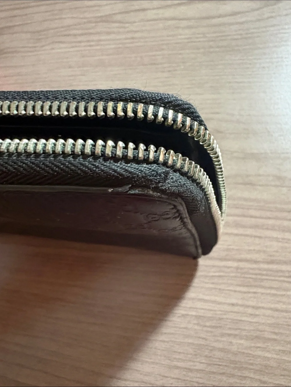Gucci Micro GG Guccissima black Embossed Leather Large Wallet Zippy Authentic